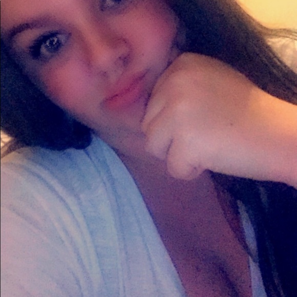 Meet your Posher, Kylie - Picture 1 of 1